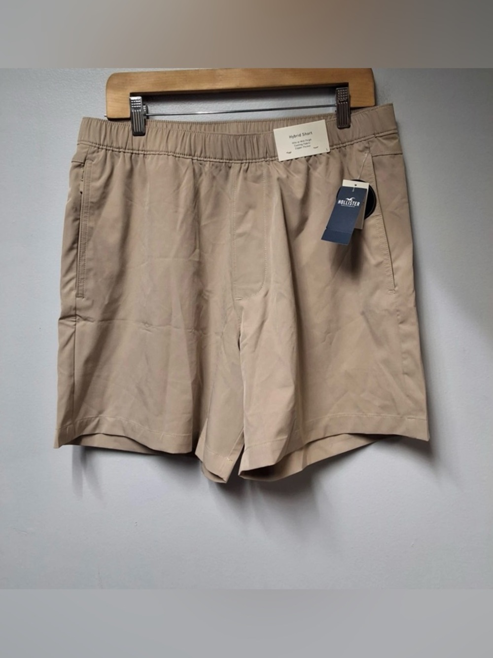 HOLLISTER Mid-Thigh Hybrid Active Shorts in Tan Sz L NWT